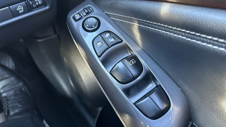 Nissan Juke 1.0 DiG-T 114 Tekna 5dr Petrol Hatchback